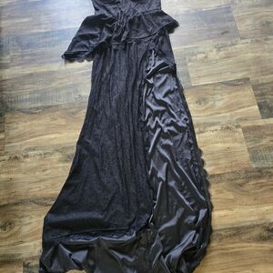 Elegant Black Lace Evening Gown